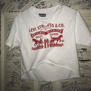 Cut off Levi’s crop tee
